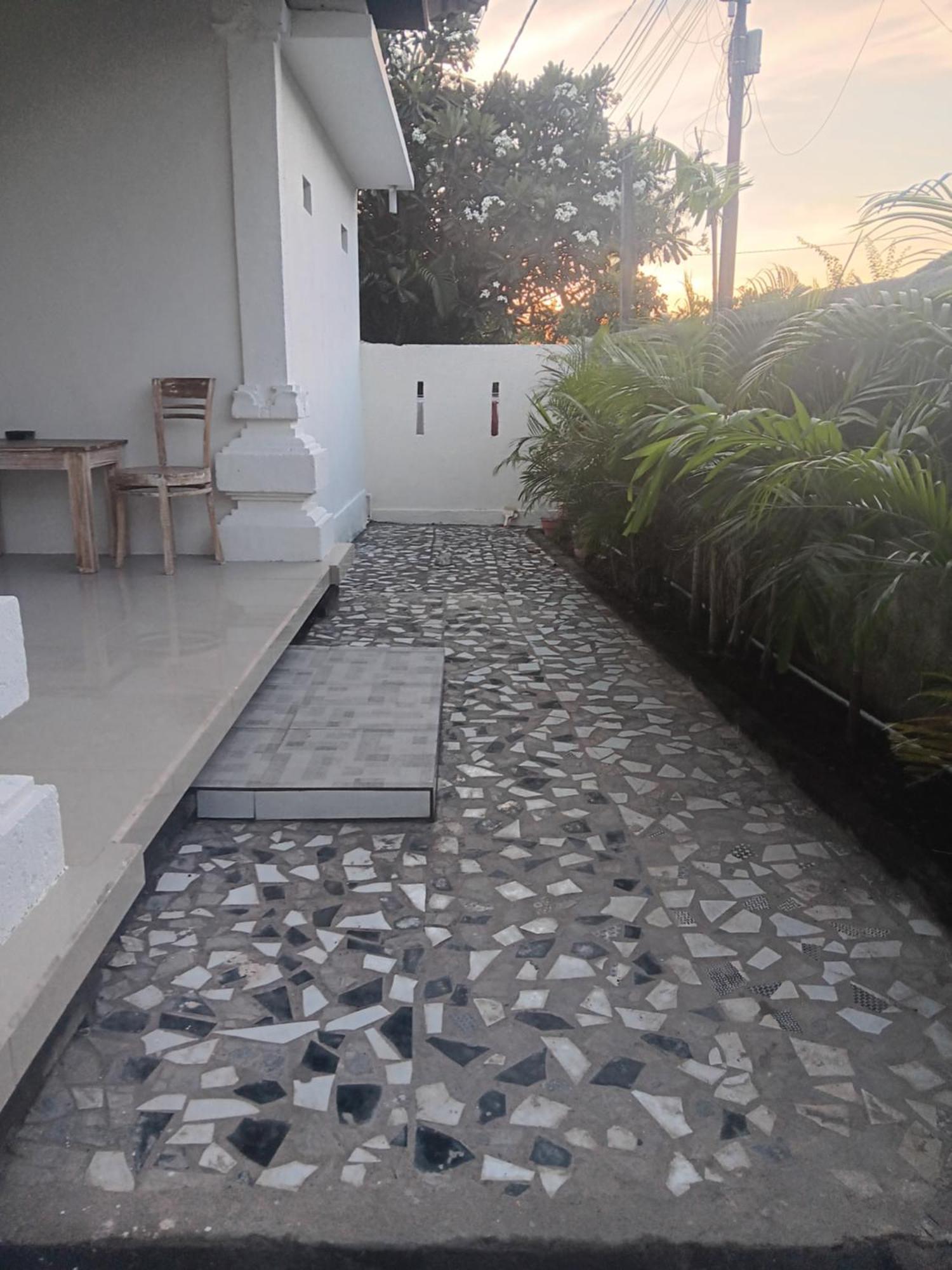 Adore Guesthouse Amed Zimmer foto